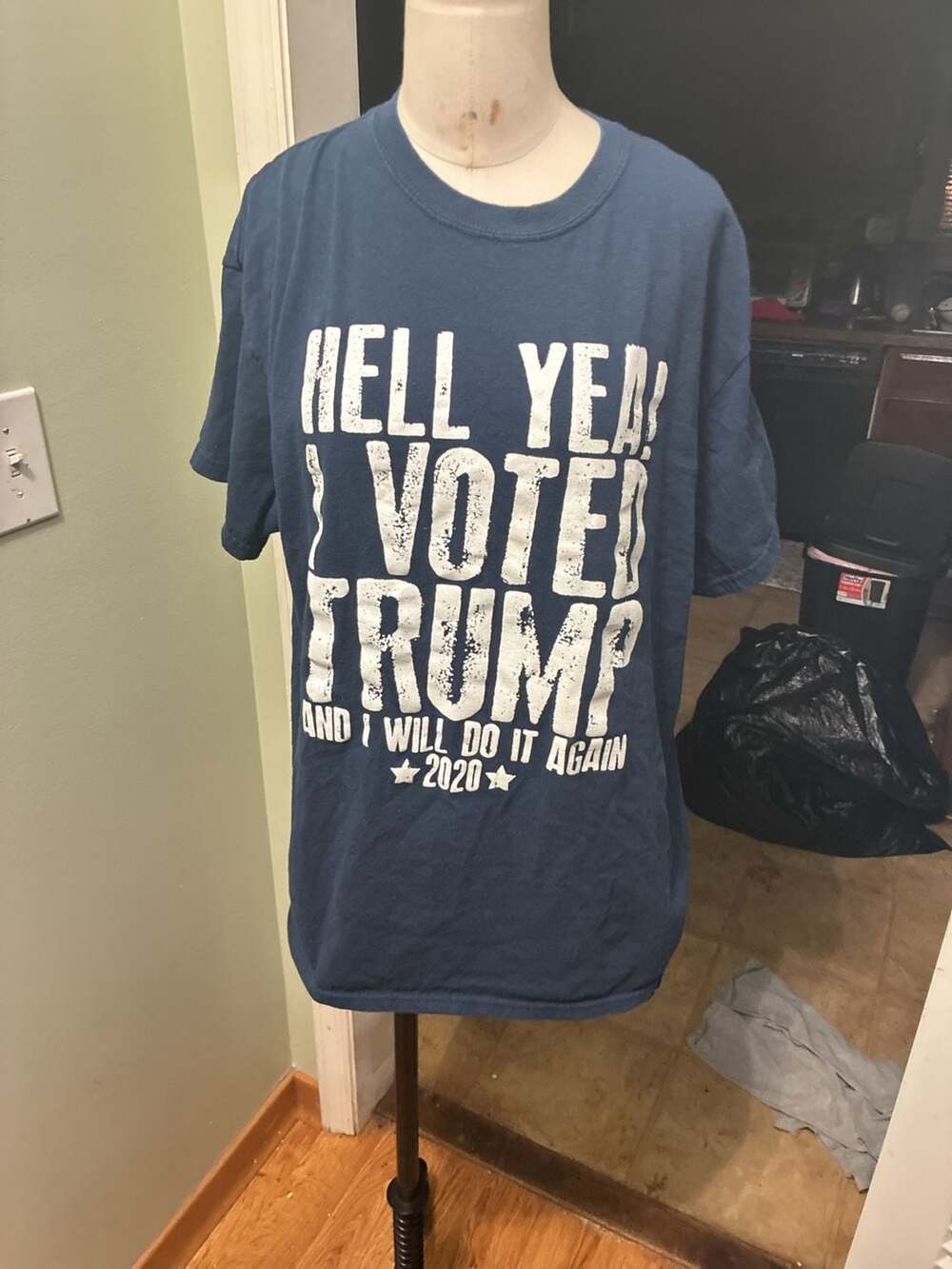 Gildan Heavy Cotton Hell Yeah I Voted Trump 2020 Political T-Shirt Blue Size L